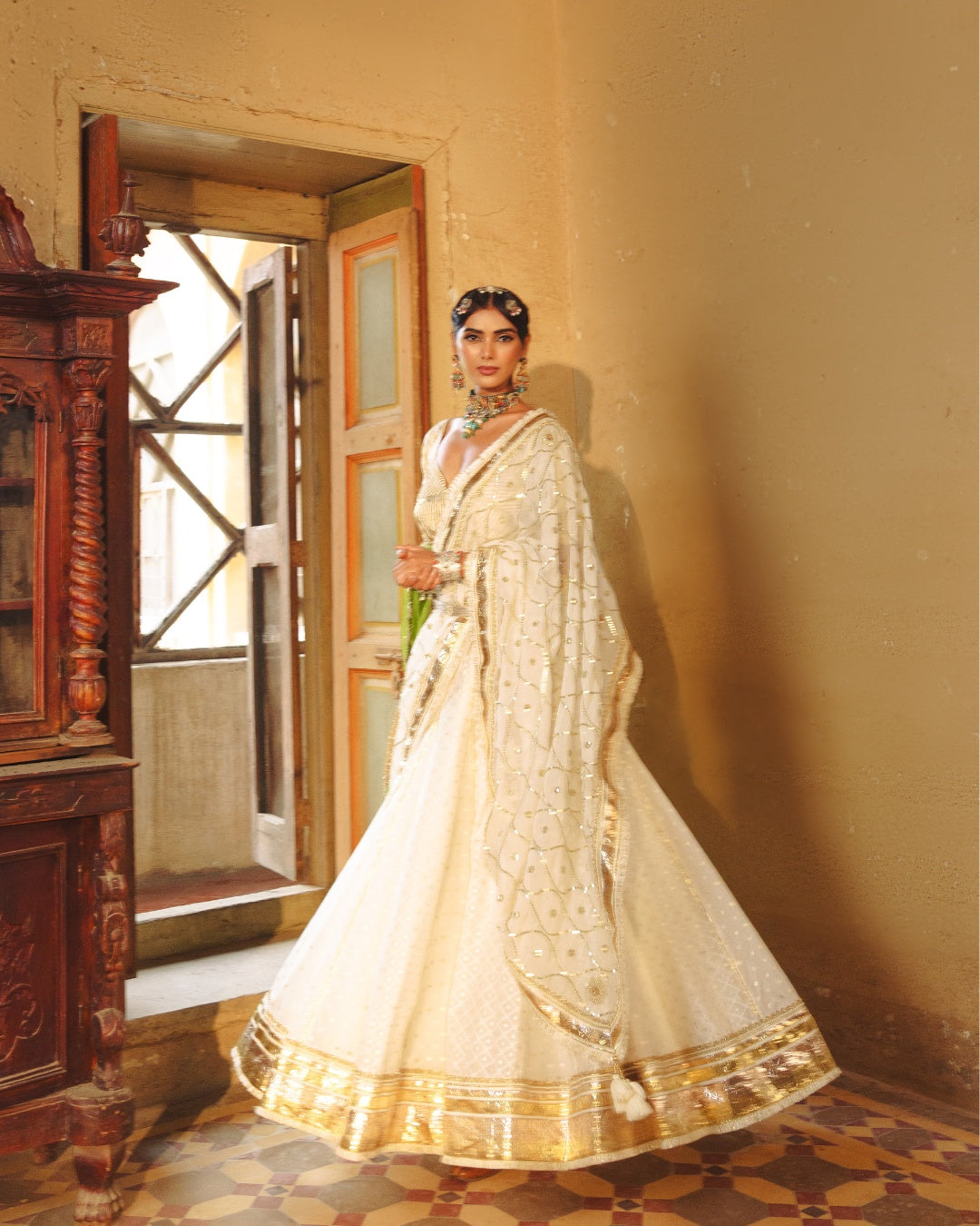 WHITE VINTAGE LAHENGA SET