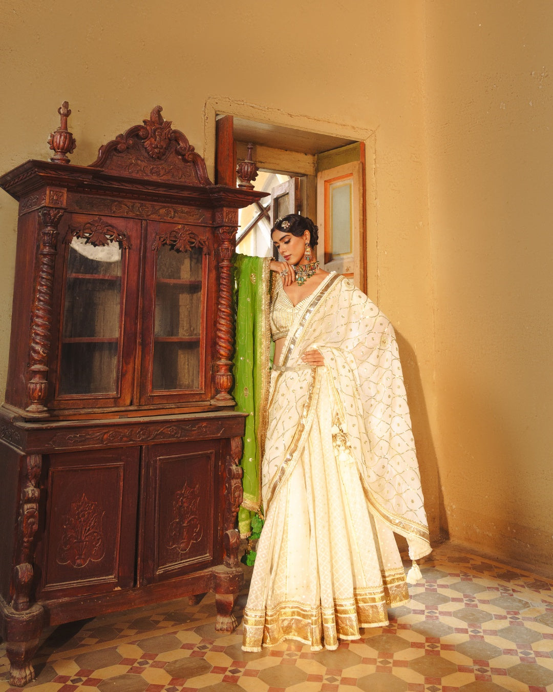 WHITE VINTAGE LAHENGA SET