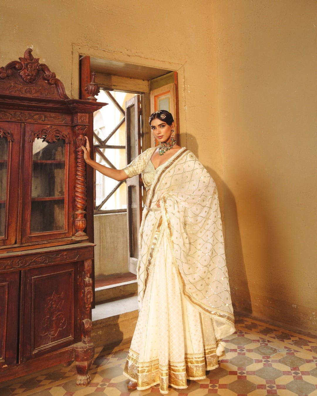 WHITE VINTAGE LAHENGA SET