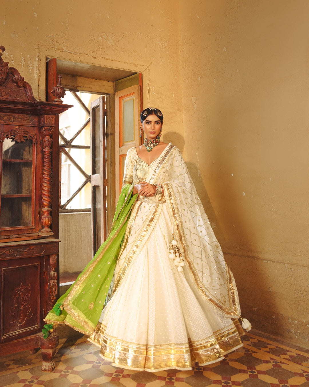WHITE VINTAGE LAHENGA SET