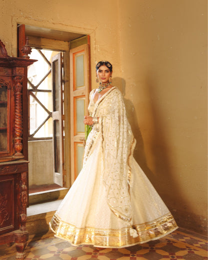 WHITE VINTAGE LAHENGA SET